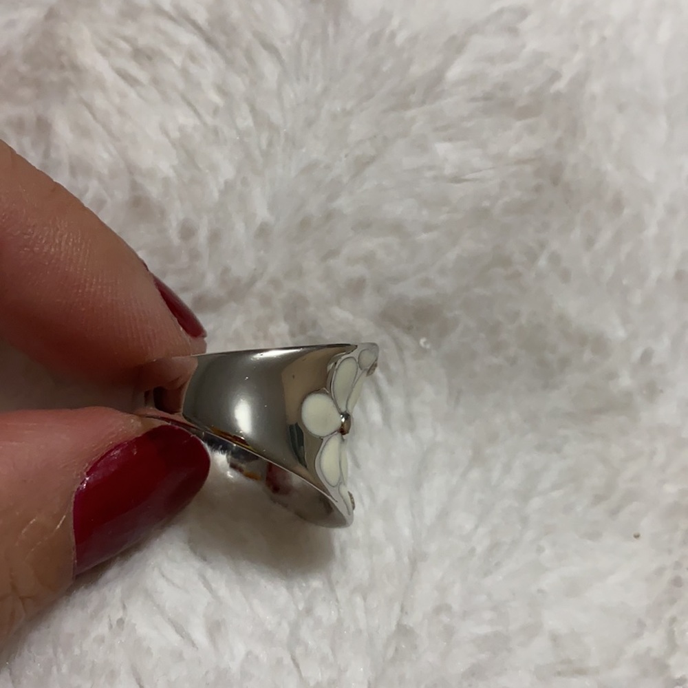 Roxi Daisy ring 🆕 flowers - Picture 5 of 13